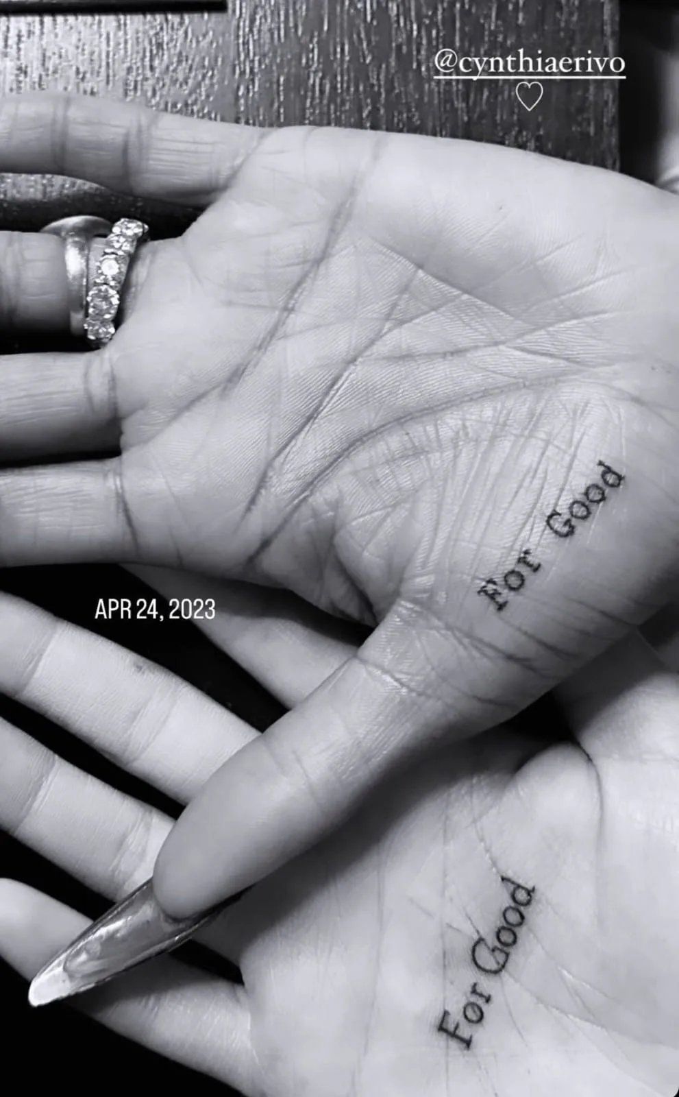 Ariana Grande e Cynthia Erivo selam amizade com tattoo igual de "Wicked"