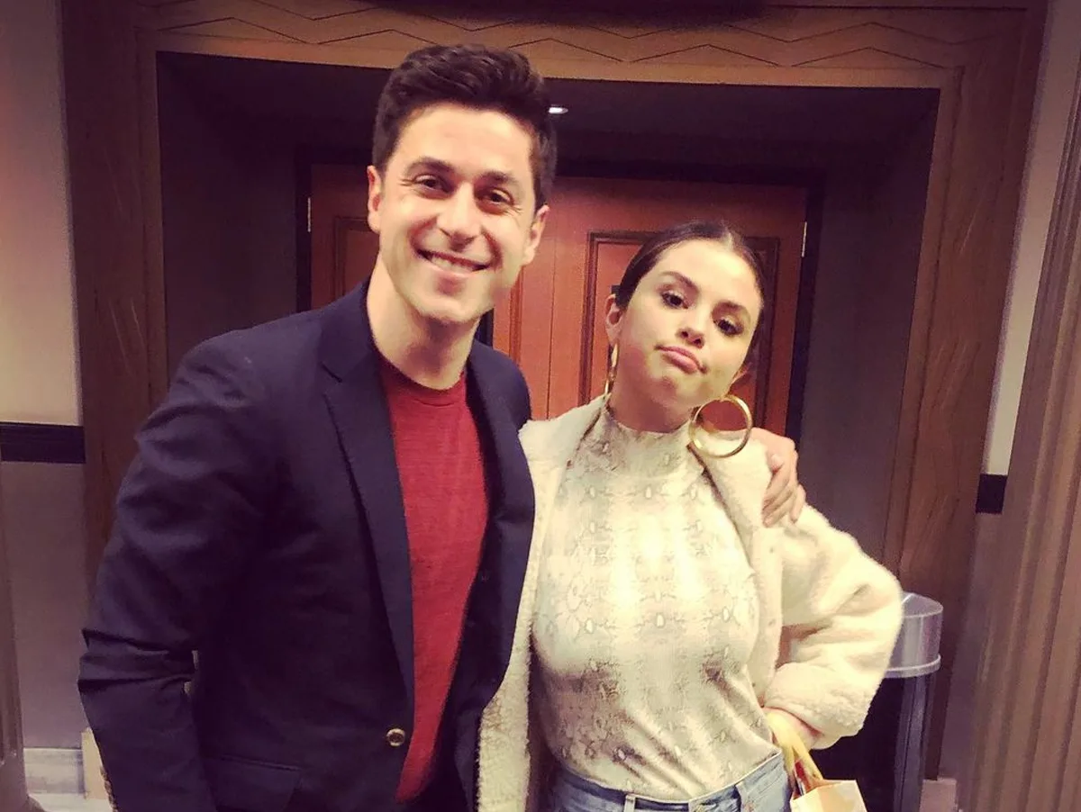 "Nós crescemos", diz David Henrie sobre "Os Feiticeiros de Waverly Place"