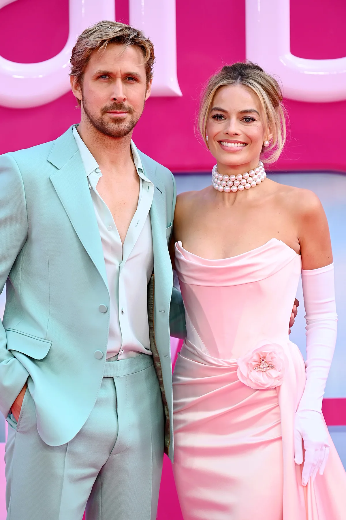 Margot Robbie atualiza status de novo filme com Ryan Gosling