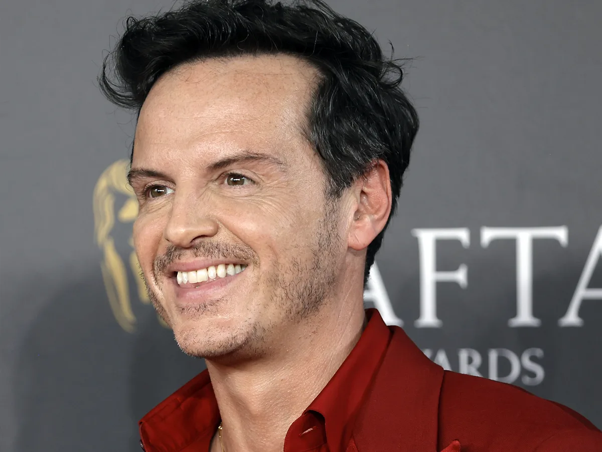 Repórter constrange Andrew Scott com pergunta sobre Barry Keoghan