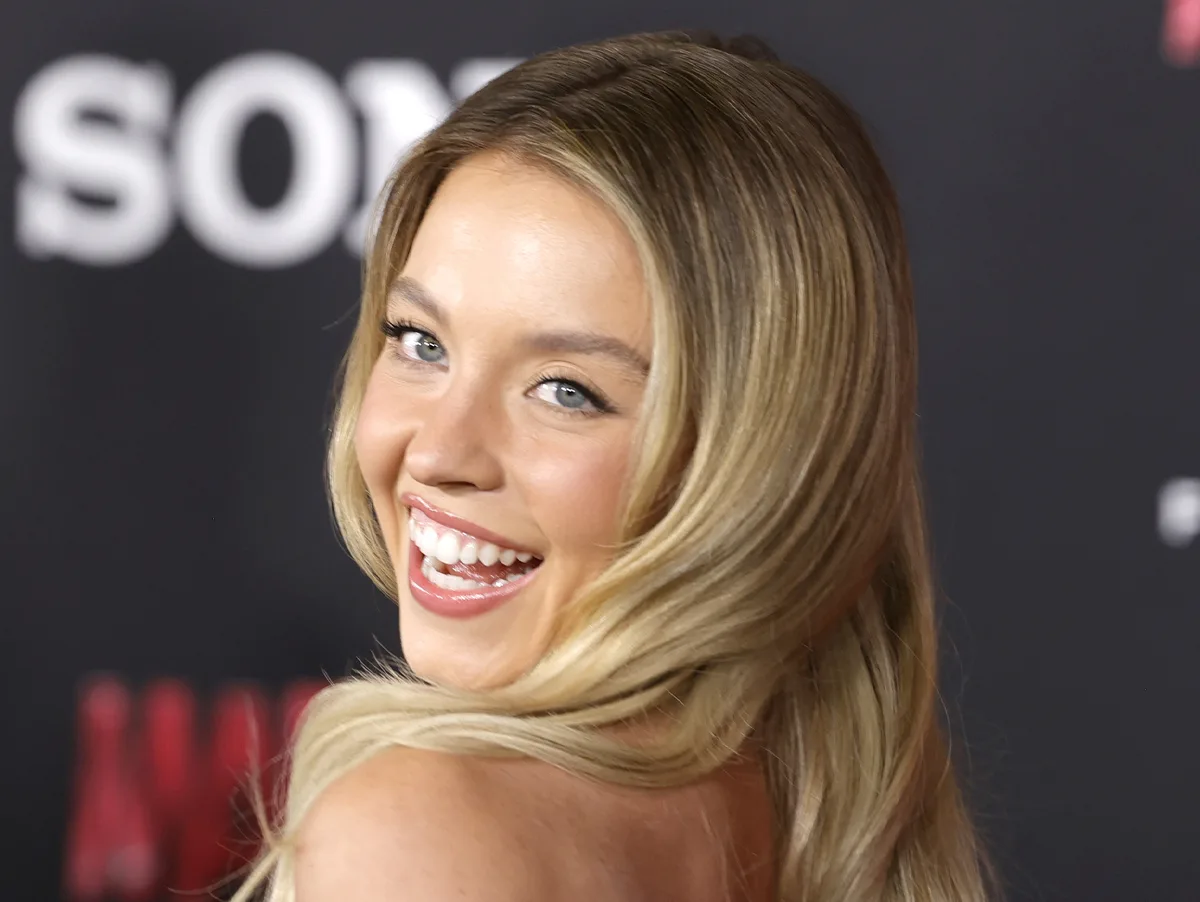 Sydney Sweeney revela com quem quer fazer comédia romântica após Glen Powell