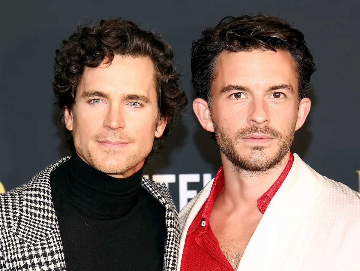 "Ligados pra vida toda", diz Matt Bomer após cena de pé com Jonathan Bailey