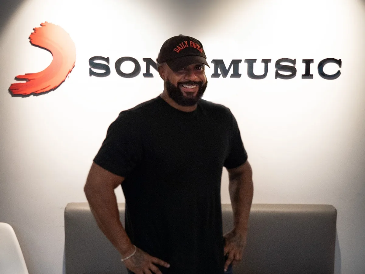 Baco Exu do Blues assina contrato com a Sony Music Brasil