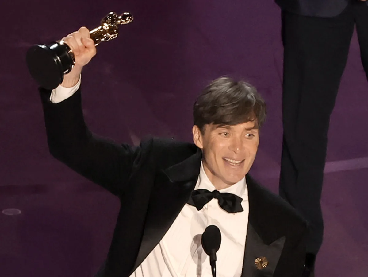 "Quero agradecer aos pacifistas do mundo inteiro!", Cillian Murphy diz no discurso.