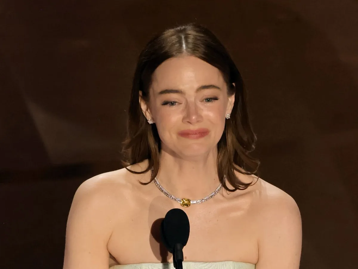 Emma Stone vence o Oscar e compartilha prêmio com Lily Gladstone