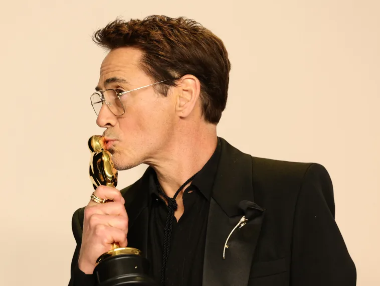 Robert Downey Jr. deixa Homem de Ferro pra trás e vence o Oscar