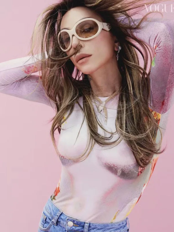 Capa da Vogue, Maya Massafera celebra Mês do Orgulho com carta aberta