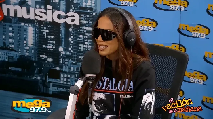 Anitta rebate machismo de radialista gringo: "Como acha que eu gerenciei minha carreira?"