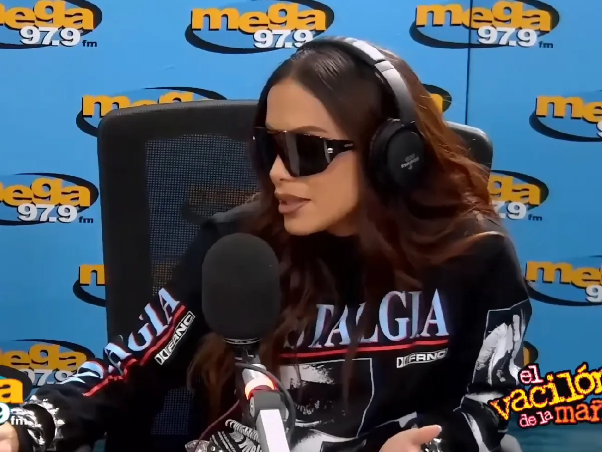 Anitta rebate machismo de radialista gringo: "Como acha que eu gerenciei minha carreira?"