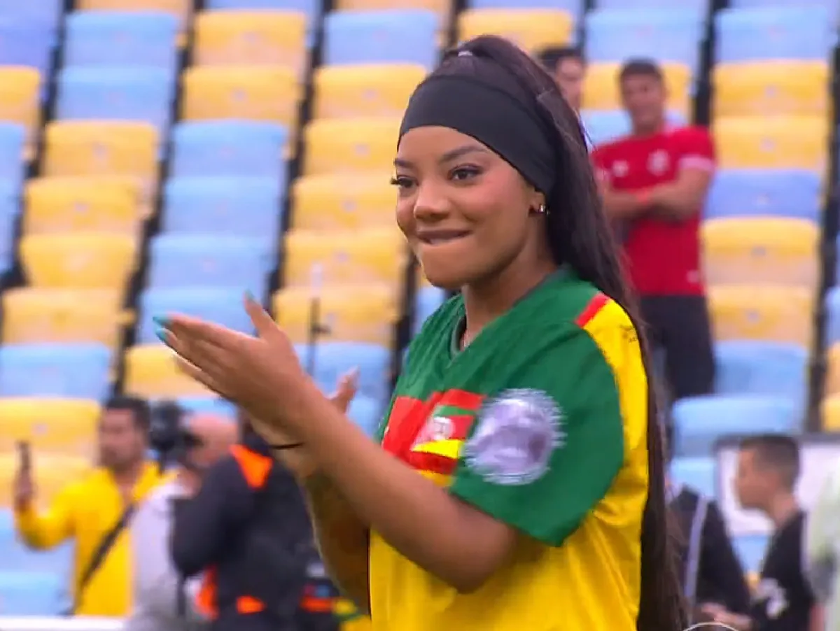 Ludmilla participa do "Futebol Solidário" e marca 1º gol: