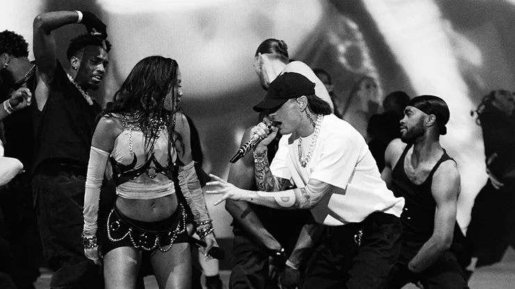 Peso Pluma libera performance com Anitta no Coachella em meio a rumores de affair