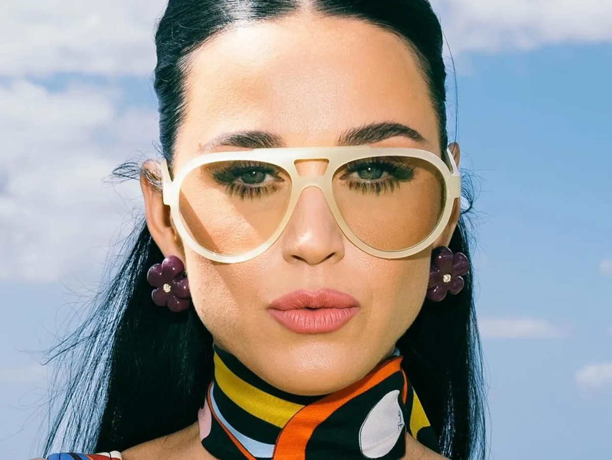 Enquete: Qual é A Melhor Capa Entre Os álbuns Da Katy Perry? 