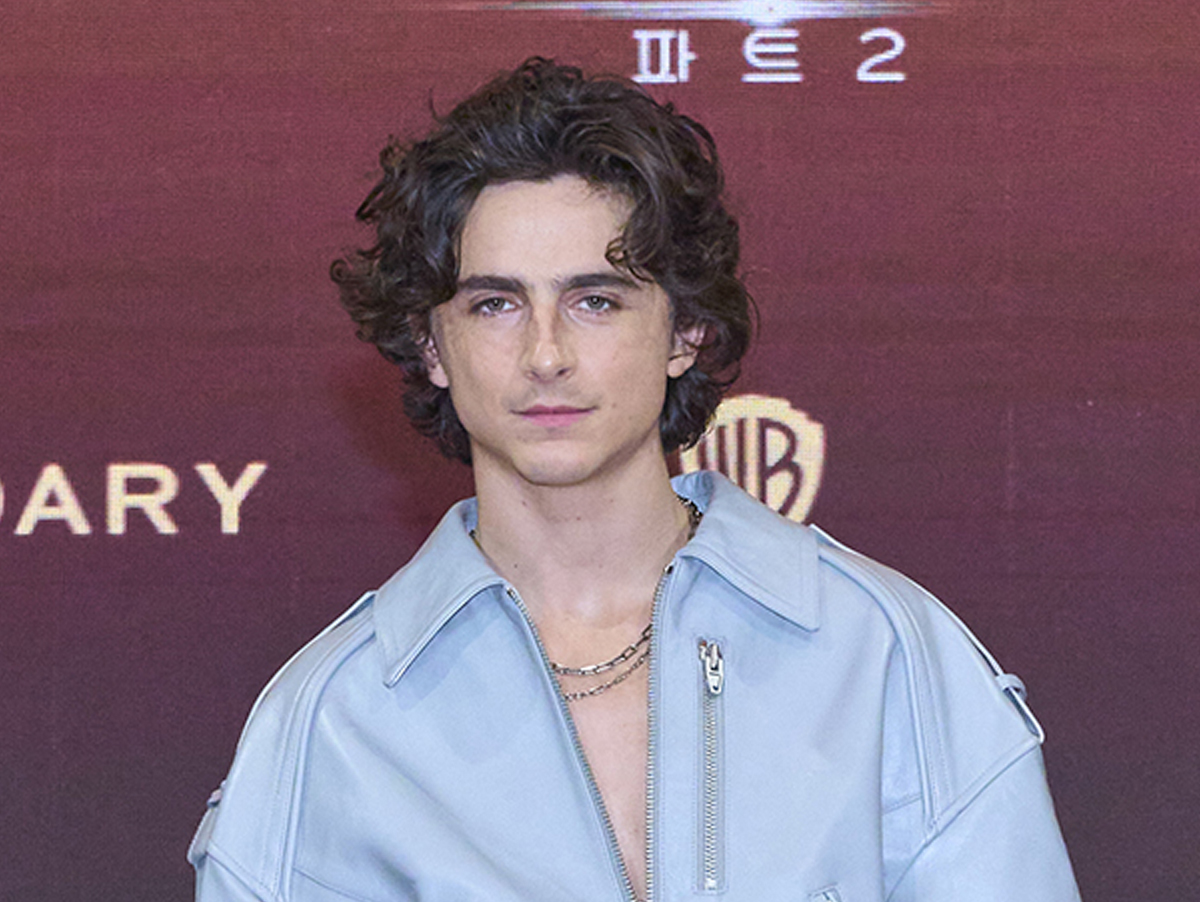 "Vocês verão Timothée Chalamet cantar de verdade", diz Elle Fanning