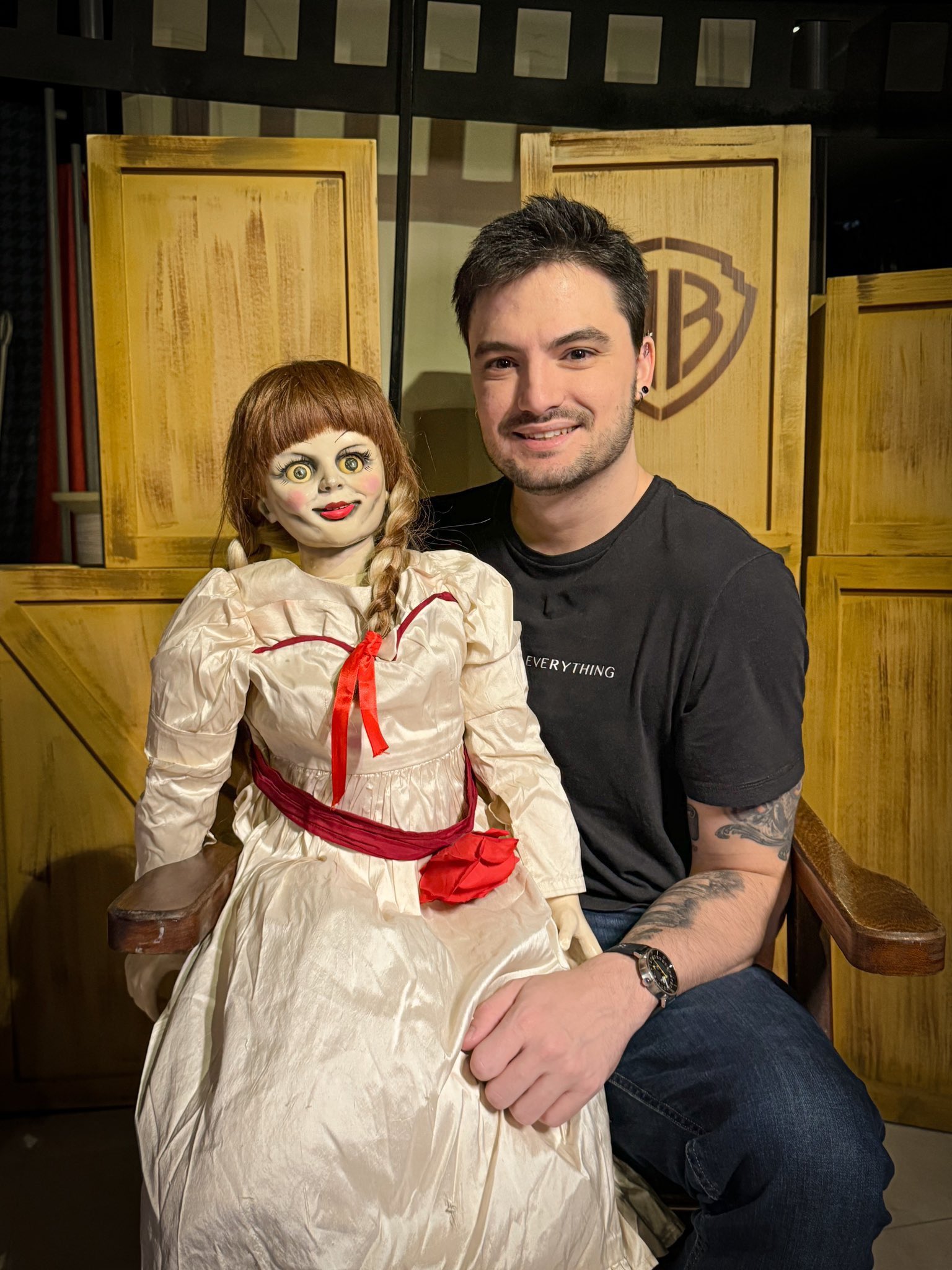 Boneca Annabelle original é queimada no incêndio na Casa Warner | #Geek