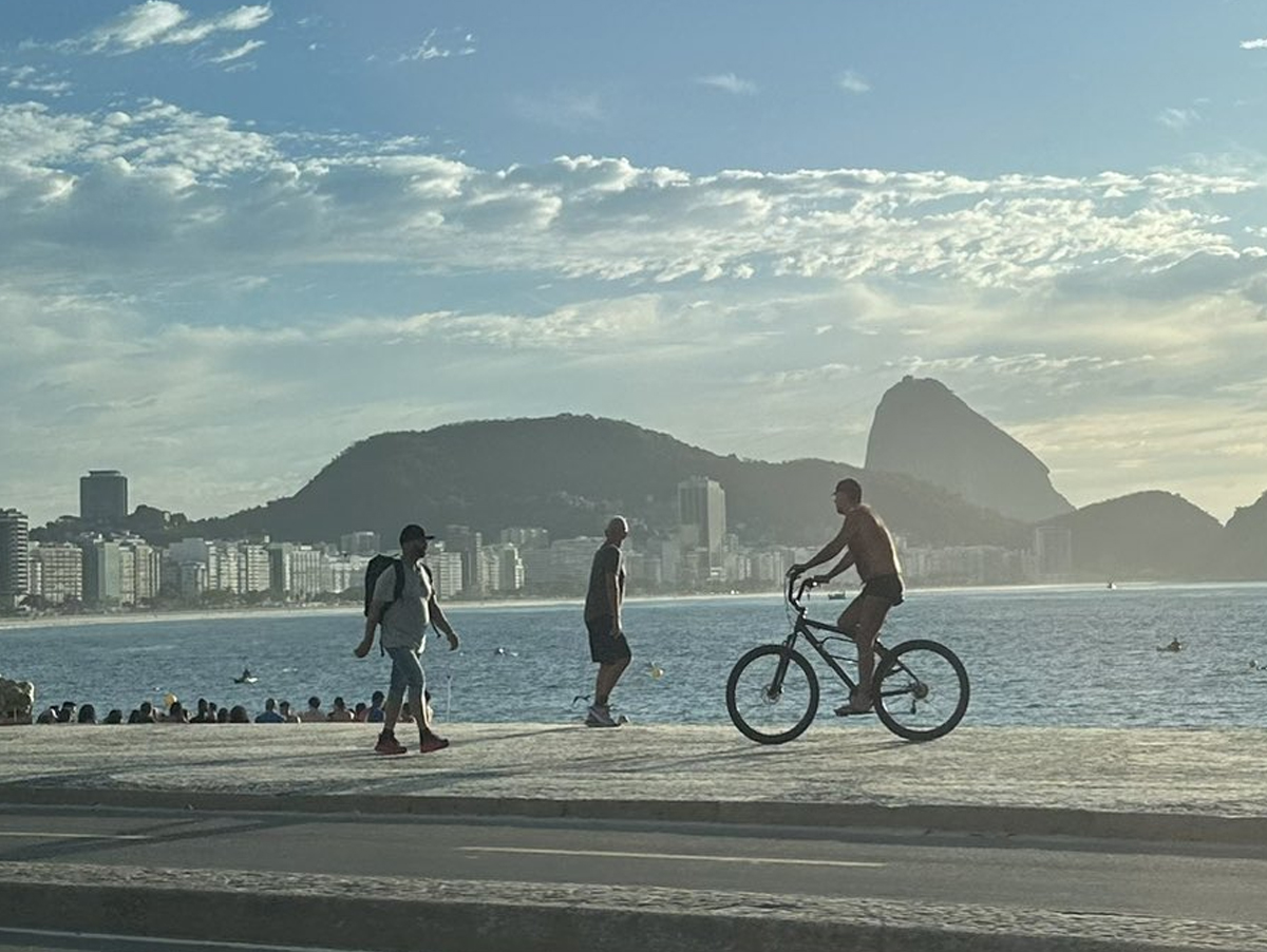 Ator vencedor do Oscar tenta se esconder mas é visto no Rio de Janeiro