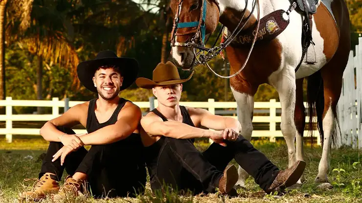 Gustavo Rocha e Álvaro reatam e detalham noite quente no "Rancho do Maia"