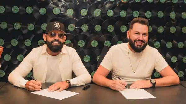 Diego & Arnaldo assinam contrato com a Som Livre