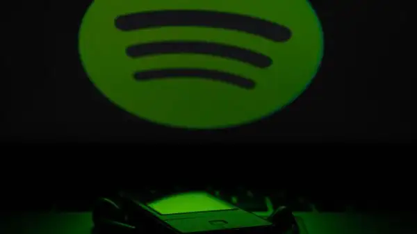 Spotify- 'Investimos fortemente para reduzir o impacto dos streams artificiais na plataforma'