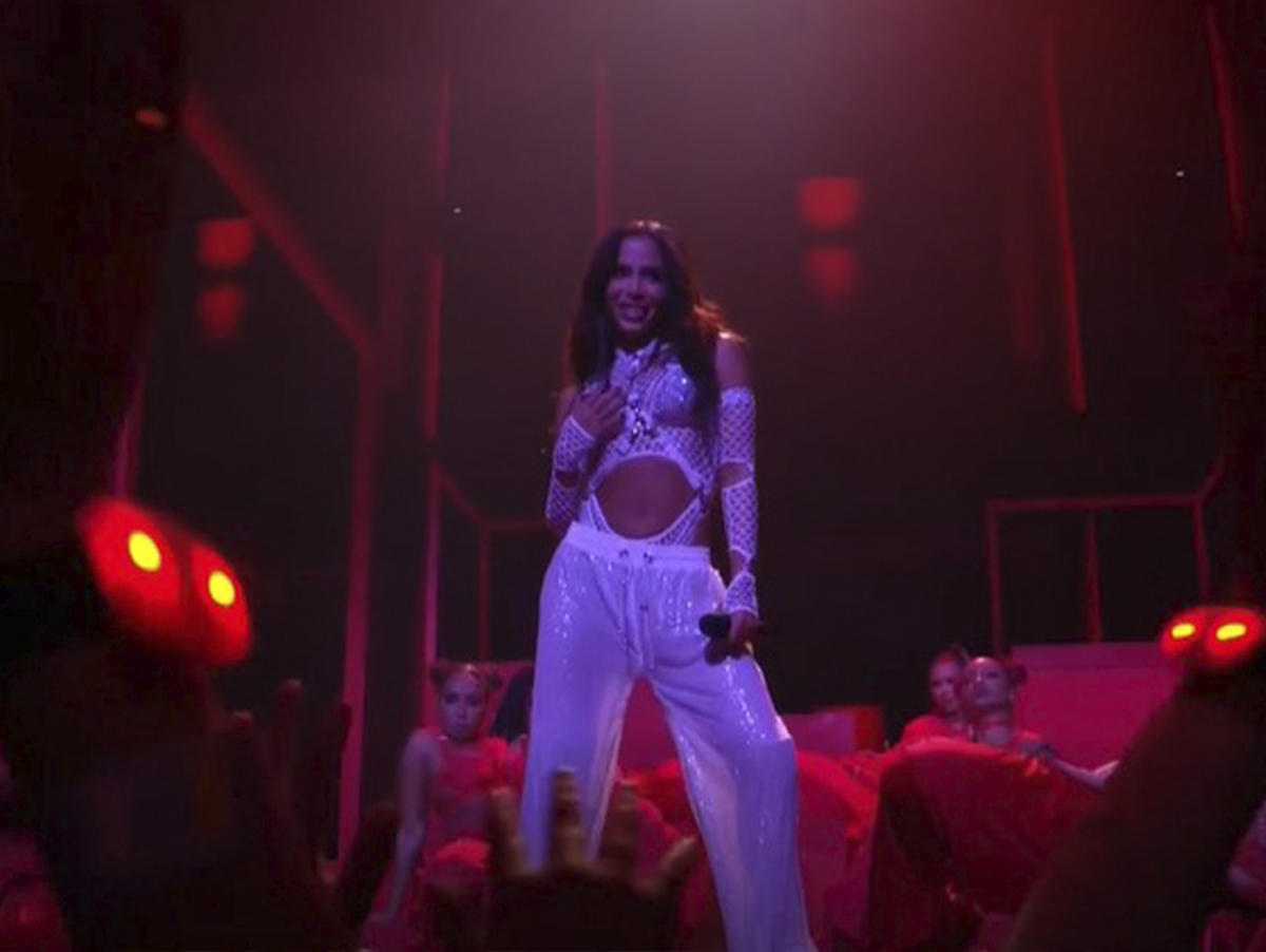 Anitta lança "Paradise" e leva, mais uma vez, o funk para o palco do "VMA 2024"