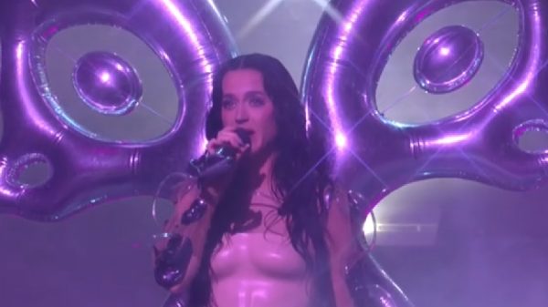 VMA 2024: Katy Perry viaja por carreira ao receber o prêmio Video Vanguard