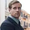 Acusado de estupro e canibalismo, Armie Hammer está de volta aos sets