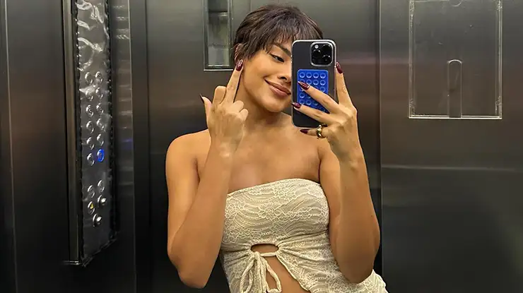 Confirmada em "Vale Tudo", Bella Campos muda o visual e adota cabelo curto