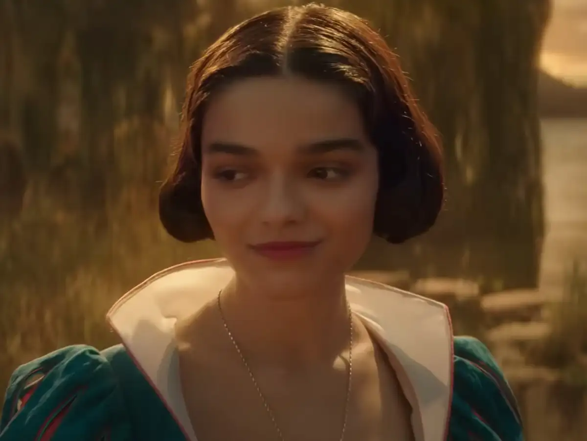 "Branca de Neve": Rachel Zegler fica triste com repercussão negativa ao trailer