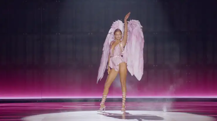 Gigi Hadid usou 'truque' de Taylor Swift no “Victoria’s Secret Fashion Show 2024”; entenda!