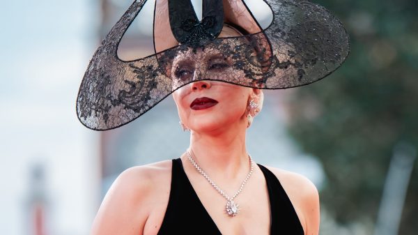 "Disease": fãs especulam sobre novo single de Lady Gaga