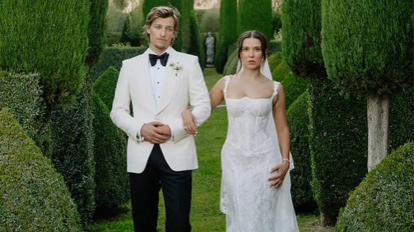 Millie Bobby Brown revela casamento com filho de Jon Bon Jovi meses após cerimônia