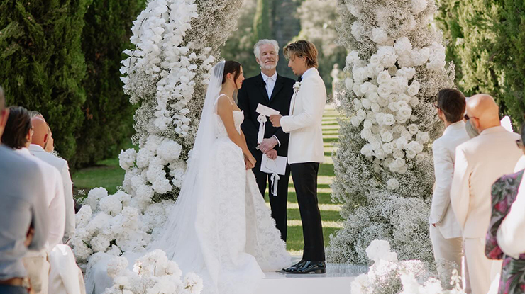 Millie Bobby Brown revela casamento com filho de Jon Bon Jovi meses após cerimônia