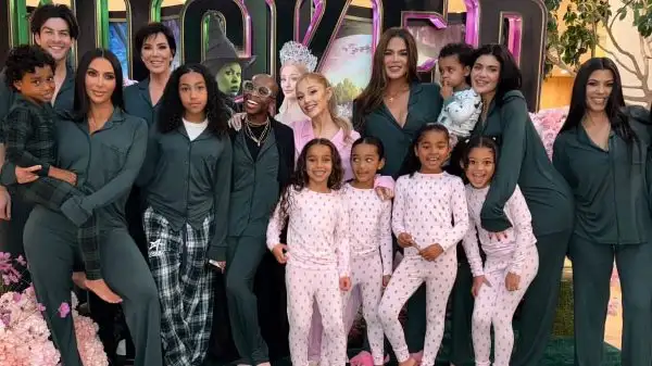 Ariana Grande e Cynthia Erivo mostram "Wicked" para Família Kardashian em 1º mão