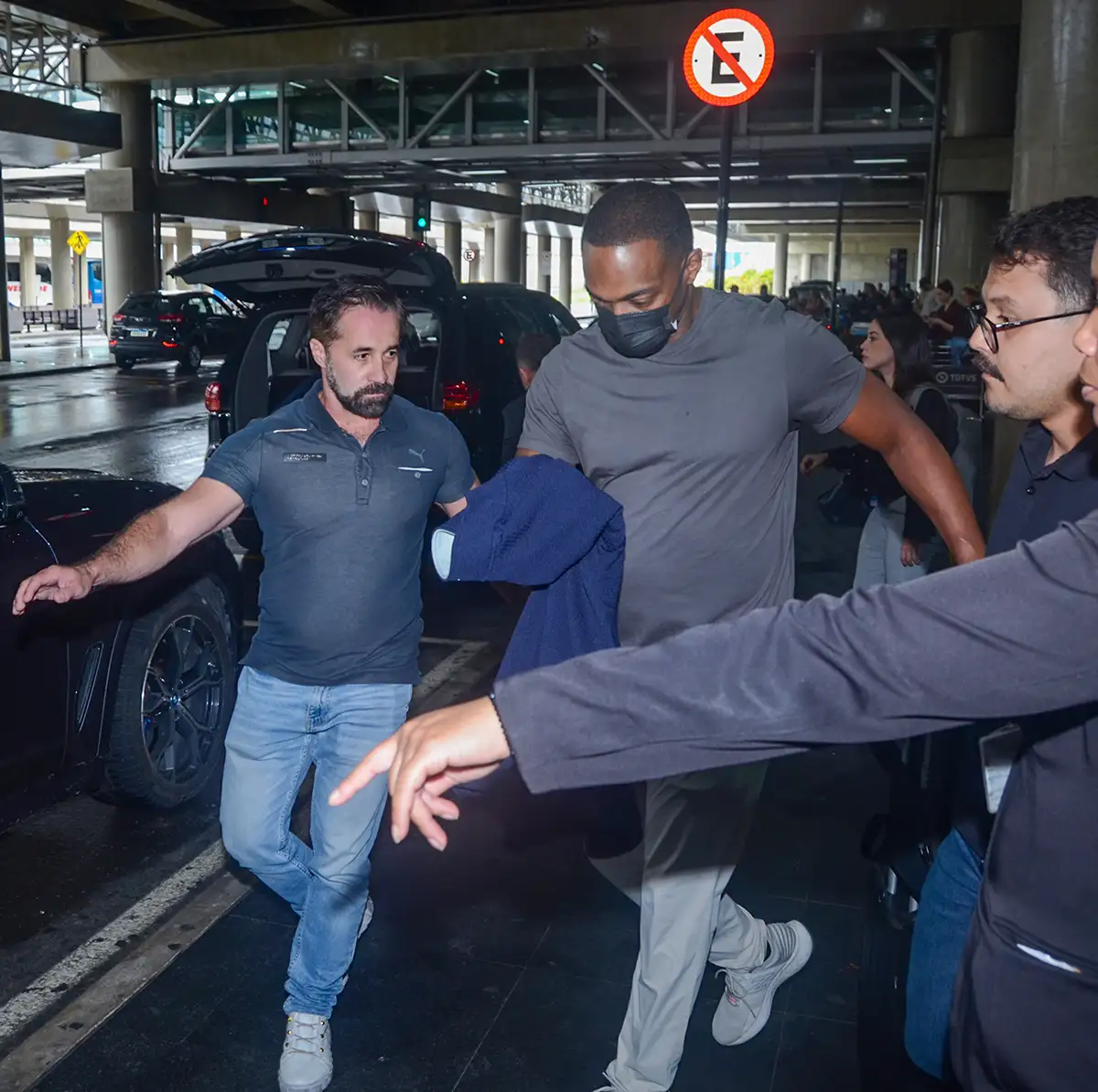 Fotos: Anthony Mackie, novo Capitão América, está em São Paulo