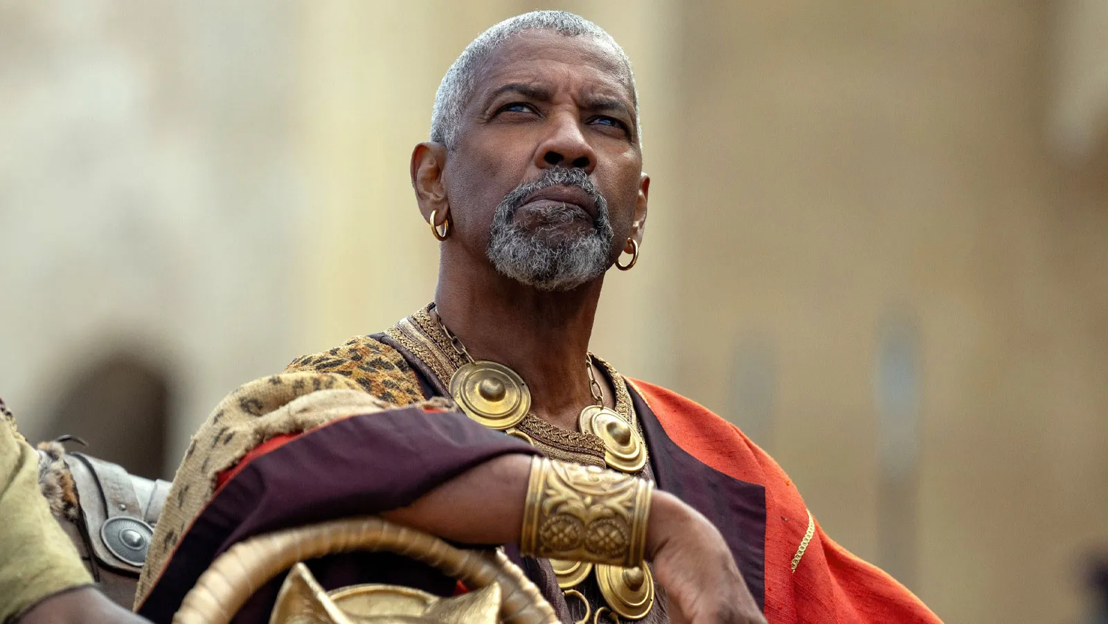 "Gladiador 2" corta cena de beijo de Denzel Washington em outro homem