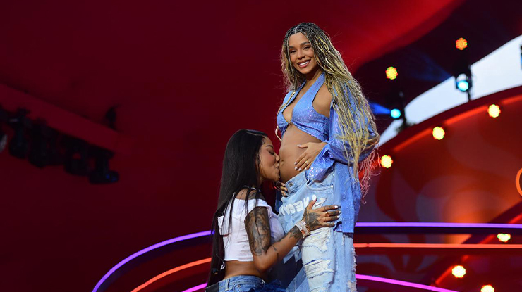 Ludmilla e Brunna Gonçalves anunciam gravidez durante "Numanice" em SP