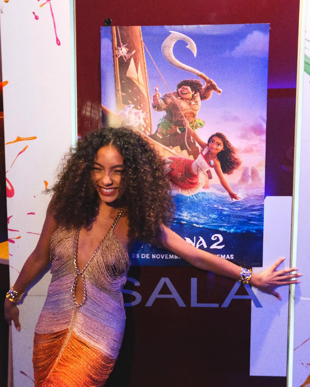 Any Gabrielly representa o Brasil em novo clipe da trilha sonora de "Moana 2". No vídeo divulgado pela Disney, a canção "Além" é interpretada em 27 idiomas diferentes.