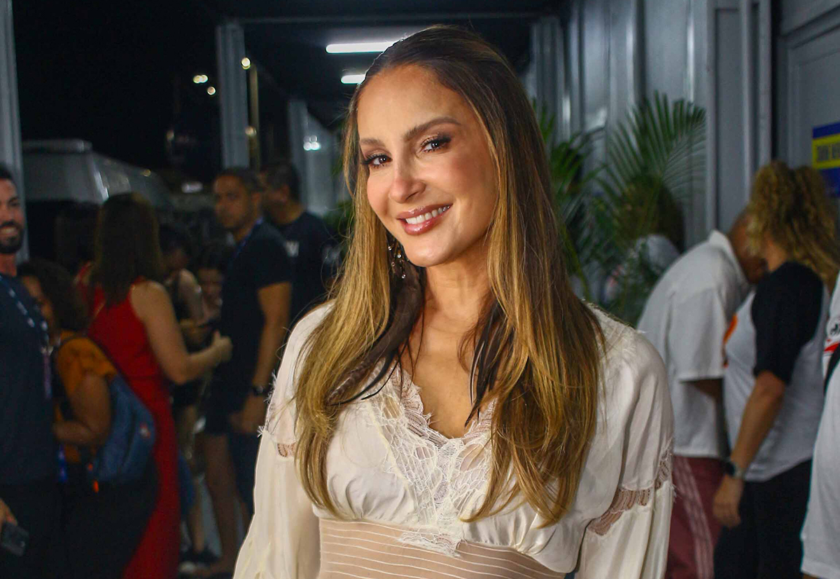 Claudia Leitte comenta acusação de racismo religioso: "meus valores não podem ser colocados na mesa"