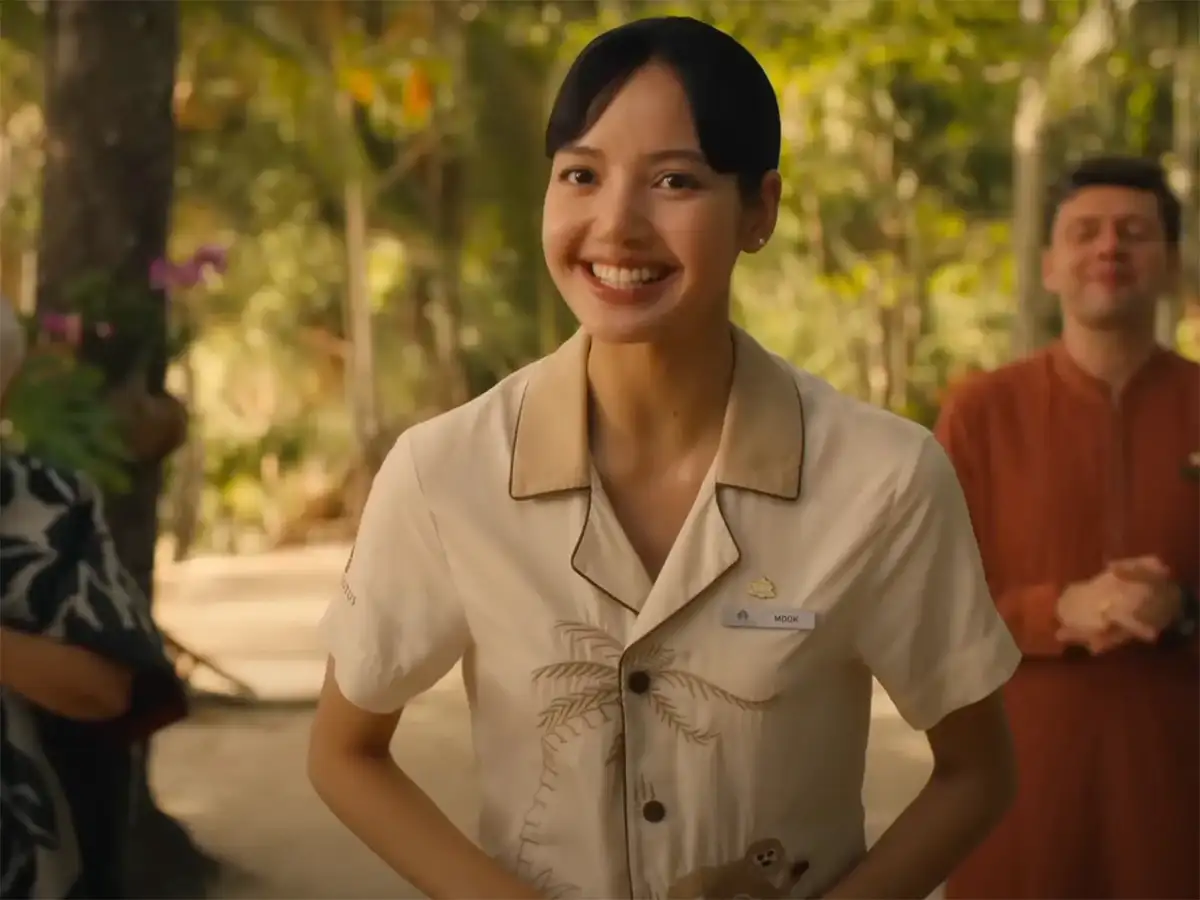 Lisa, do BLACKPINK, é funcionária de resort em "The White Lotus": veja trailer