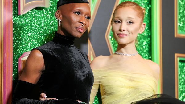 "Wicked": evento com Ariana Grande em São Paulo proíbe entrada com vassouras e varinhas