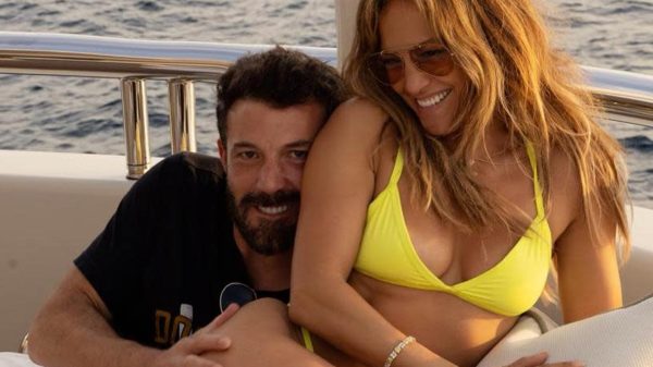 Ben Affleck diz que "é embaraçoso" falar motivo do divórcio com Jennifer Lopez