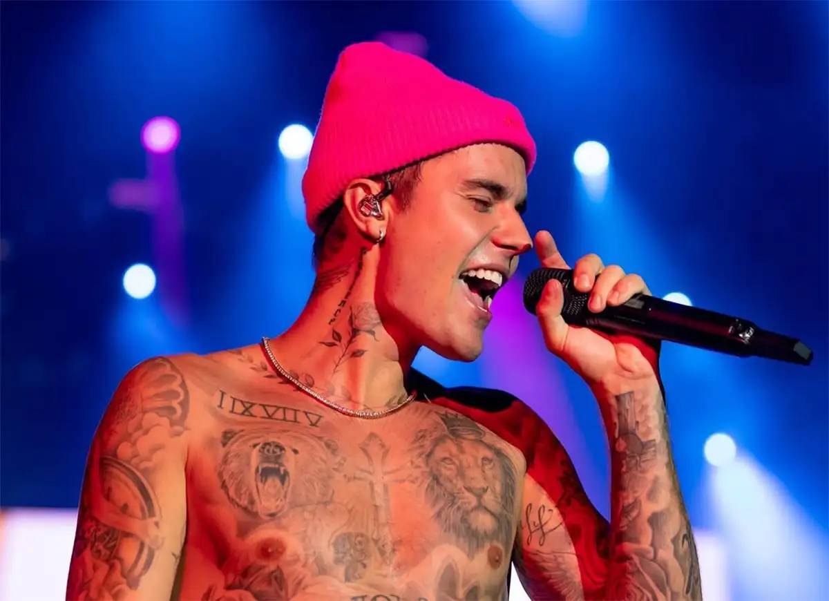 Justin Bieber está focado na família e música nova, revela revista