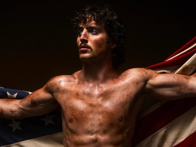 Benson Boone está sem camisa na capa do álbum novo (mas não quer ser conhecido por isso)