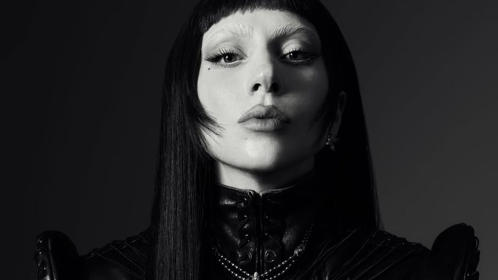 Vem aí? Lady Gaga registra música nova com colaboradores do