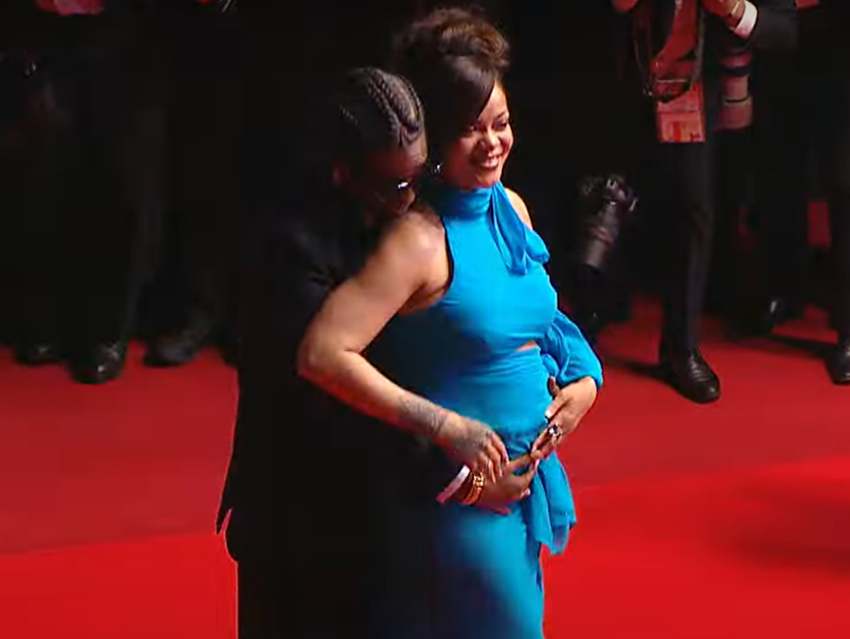 Surpresa! Rihanna rouba a cena embaixo de chuva no Festival de Cannes