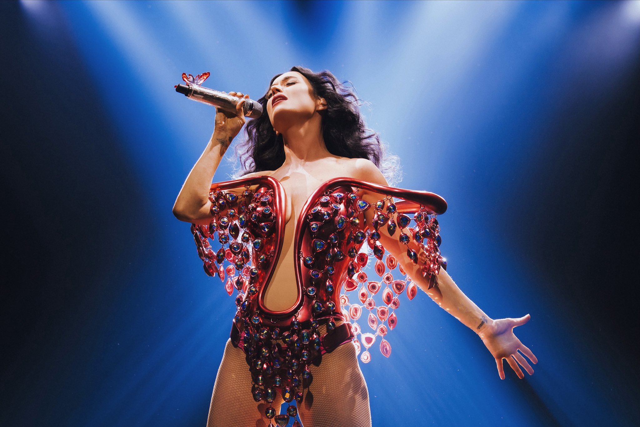 Katy Perry dá palinha de "Peacock" em show: "minha filha quer ouvir no repeat"
