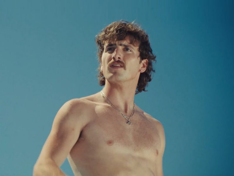 Massacrado, Benson Boone ganha só duas estrelas dos críticos com álbum novo