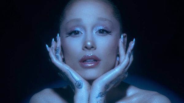 4 artistas que querem gravar músicas com Ariana Grande
