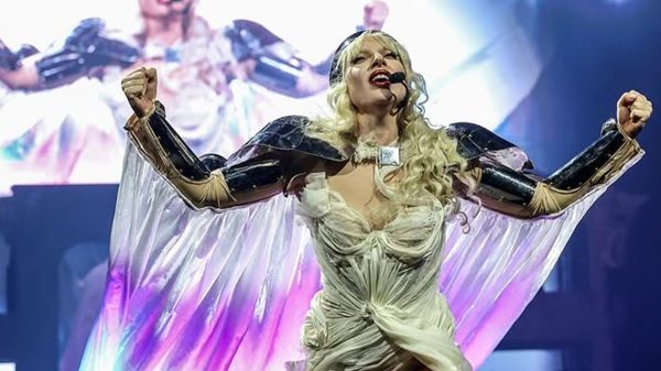 Ava Max cita comparações com Lady Gaga em música nova