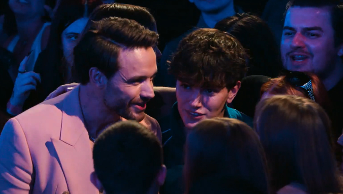Vídeo: Liam Payne canta hit do One Direction com fãs em programa da Netflix