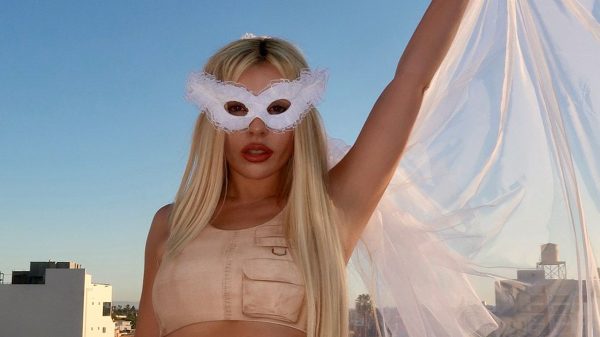 Ava Max cita comparações com Lady Gaga em música nova